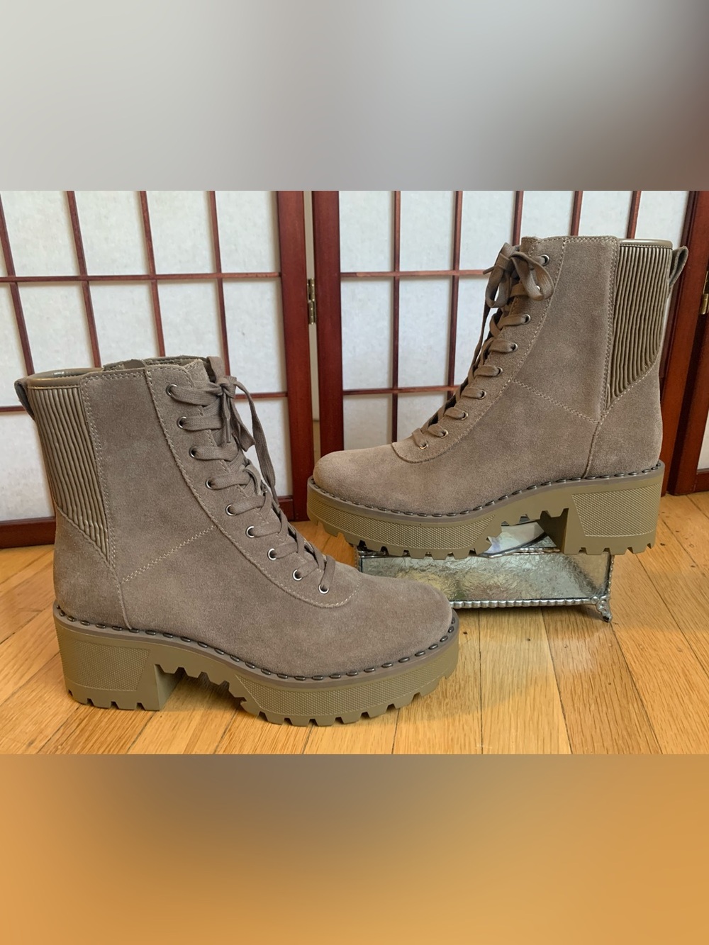 NWOB VINCE CAMUTO MABRELA Taupe Suede Side-Zip Lace-Up Ankle Combat Boots 9.5M
